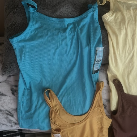 Women’s different size tanks bundle - Picture 3 of 9